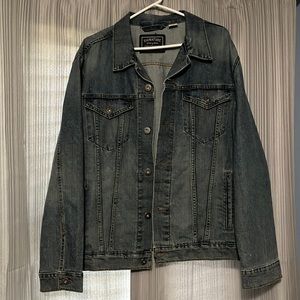 Never worn Men’s Levi Strauss Jean jacket